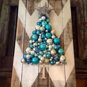 how-to-make-a-chevron-pallet-ornament-christmas-tree-crafts-pallet-seasonal-holiday-decor