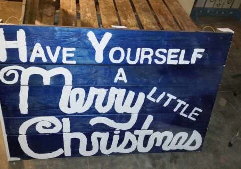 1001pallets.com-christmas-sign-for-front-yard