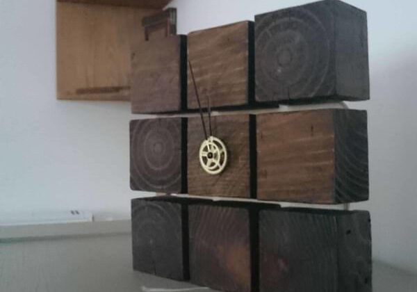 1001pallets.com-clock-from-pallet-blocks