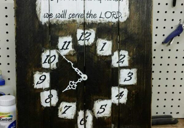1001pallets.com-clocks-clocks-clocks-and-more