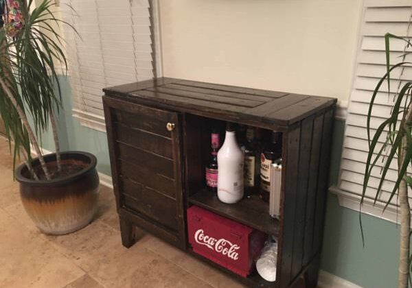 1001pallets.com-adult-beverage-holder-03