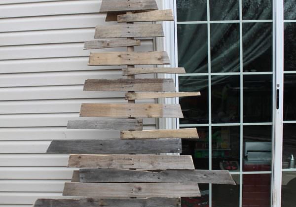 1001pallets.com-christmas-tree-from-two-pallets