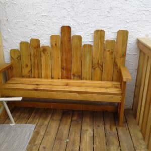 This bench has a straight back rest.