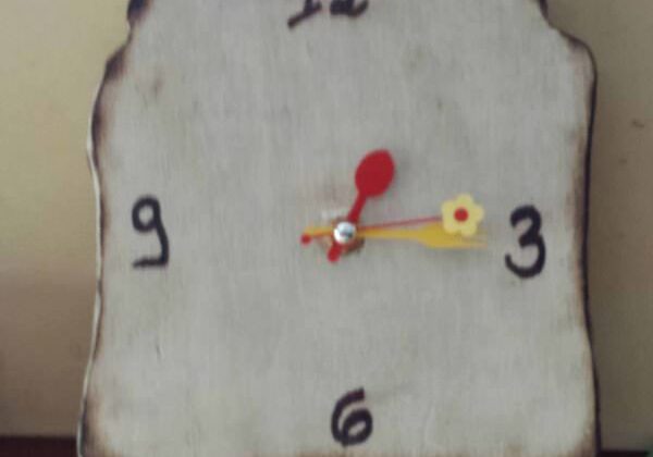 1001pallets.com-orologio-a-forma-di-fetta-biscottata-rusk-clock