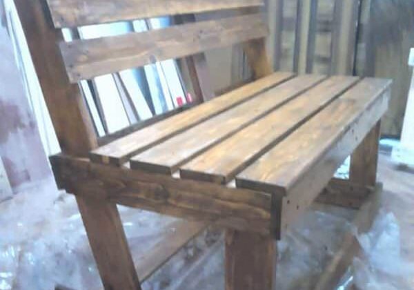 1001pallets.com-two-pallets-are-required-to-take-their-turns-these-benches