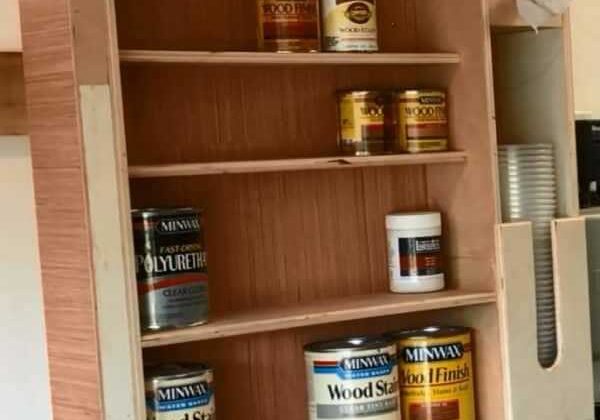 1001pallets.com-diy-video-tutorial-handy-recycled-wood-finishing-station-02