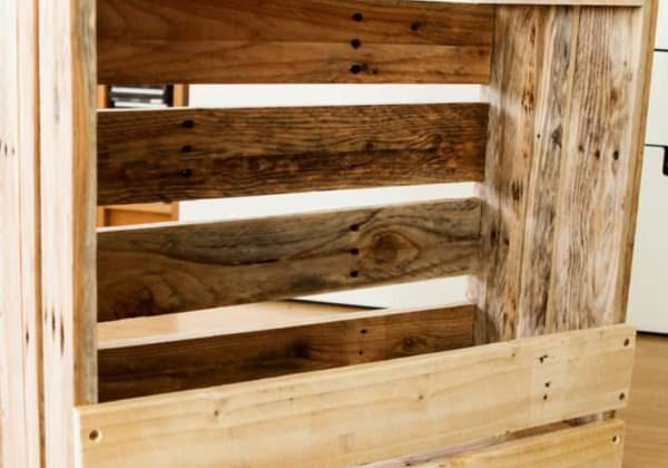 1001pallets.com-diy-video-tutorial-rustic-pallet-shelf-flower-stand-03