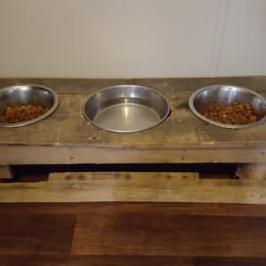 1001pallets.com-dog-bowl-holder