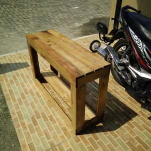 1001pallets.com-outdoor-shoe-rack-plus-chair