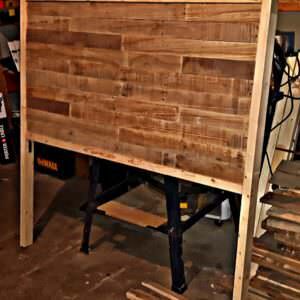 1001pallets.com-dual-stained-pallet-headboard-03