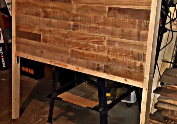 1001pallets.com-dual-stained-pallet-headboard-03