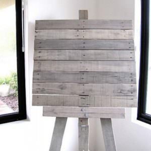 1001pallets.com-easel-from-recycled-pallet-slats-01