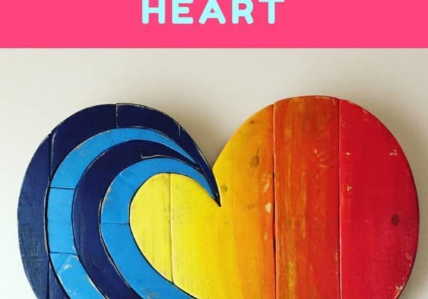 1001pallets.com-etsy-product-of-the-week-lovely-wave-rainbow-pallet-wood-heart-01