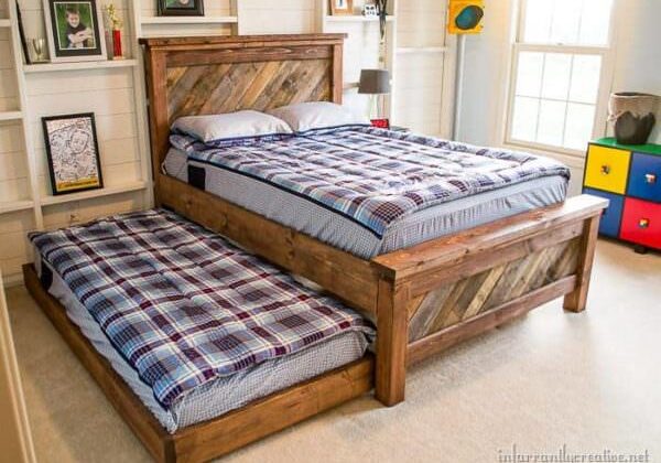 Farmhouse-Pallet-Bed-with-Rolling-Trundle