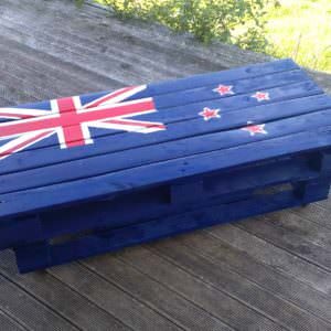 1001pallets.com-nz-flag-indooroutdoor-coffee-table1