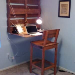 1001pallets.com-computer-desk-and-chair2