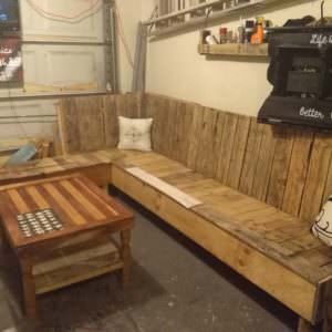 1001pallets.com-game-room-pallet-sectional-sofa-01