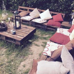 1001pallets.com-garden-benches-made-by-my-parents2