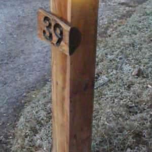 post-garden-lamp-out-of-pallet-wood-and-a-jam-or-mason-jar
