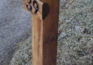 post-garden-lamp-out-of-pallet-wood-and-a-jam-or-mason-jar