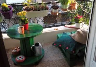 1001pallets.com-green-balcony-table-chair