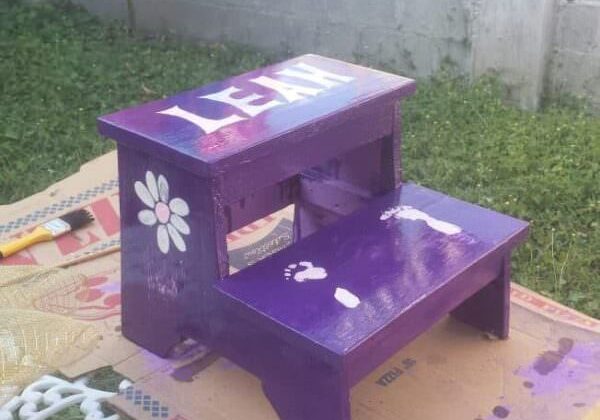 Handy, Adorable Children's Pallet Step Stool