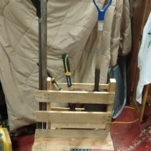 1001pallets.com-gardeningfishing-chair-made-from-a-pallet-18