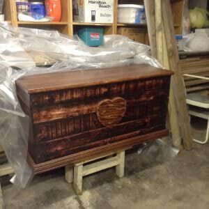 1001pallets.com-heirloom-pallet-trunk-adds-charm-anywhere-02