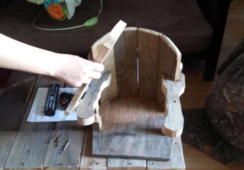 1001pallets.com-high-chair1