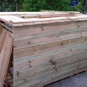 1001pallets.com-homemade-pallet-bar-creates-great-outdoor-gathering-space-04