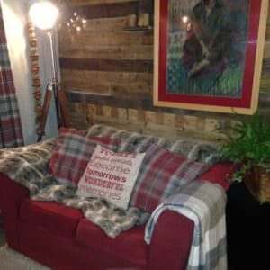1001pallets.com-how-to-turn-you-front-room-in-to-a-shed