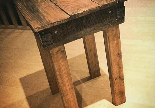 1001pallets.com-just-a-little-bedside-table-01