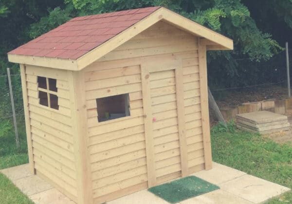 1001pallets.com-kids-pallet-garden-playhouse-cabane-pour-enfants-en-palettes-04