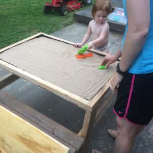 1001pallets.com-kids-sandbox-picnic-table2