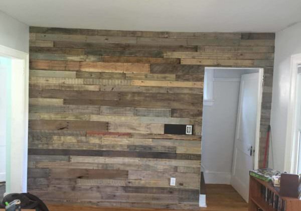 1001pallets.com-accent-wall-for-my-living-room
