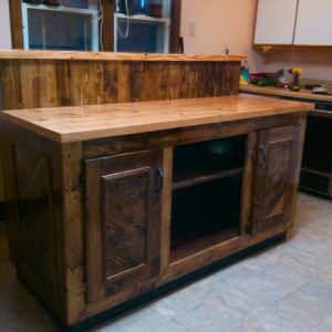 1001pallets.com-how-i-built-my-kitchen-island-out-of-pallet-wood