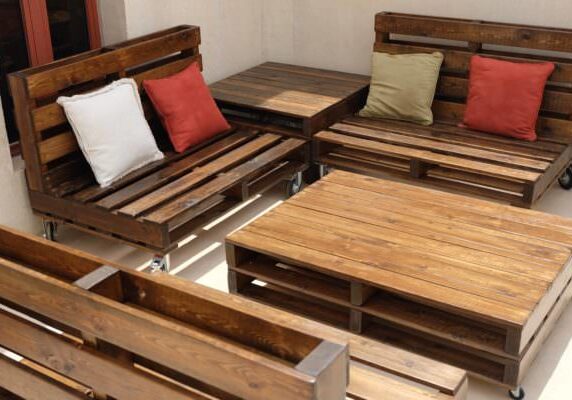 1001pallets.com-mobile-pallet-lounge-set-creates-beautiful-outdoor-living-03