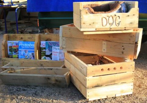 WOW - look at all the great things you can make quickly with pallets - crates, pet beds, planters & racks!