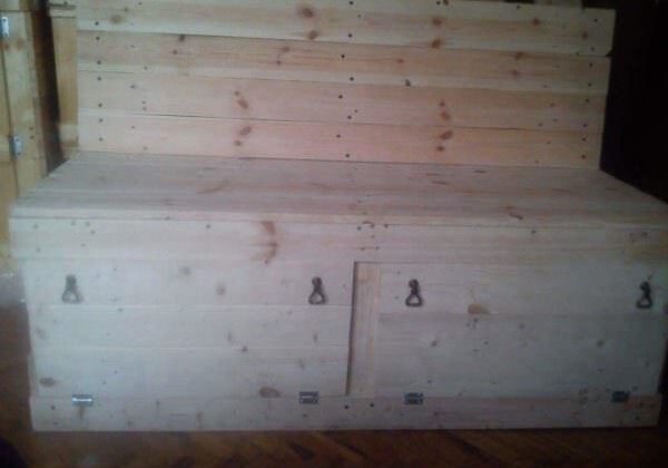 1001pallets.com-with-a-lot-of-work-out-of-4-pallets-130-cm-length