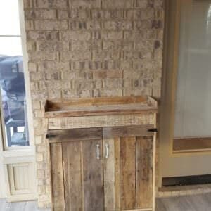 1001pallets.com-liquor-cabinet