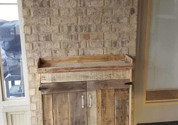 1001pallets.com-liquor-cabinet