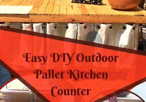 1001pallets.com-outdoor-pallet-kitchen-counter-adds-prep-space-04