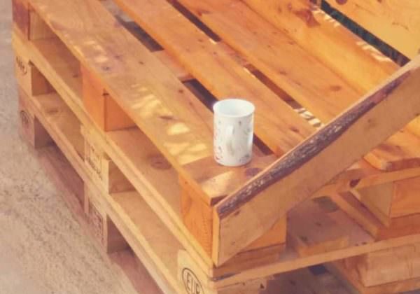 1001pallets.com-outdoor-pallet-sofa-01
