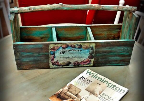 1001pallets.com-painted-branch-handle-pallet-tote-crate-with-decoupage-accents-01