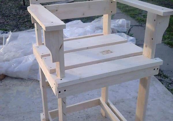 1001pallets.com-pallet-bar-stool-tall-bar-chair-05