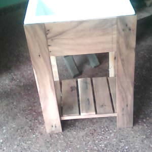 1001pallets.com-vanitory-made-out-of-a-single-pallet