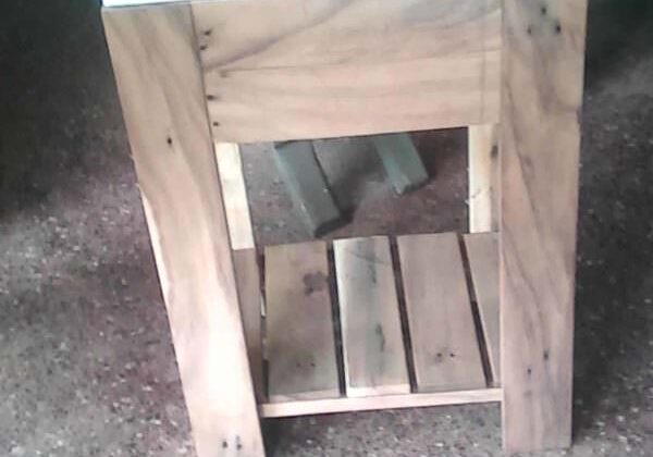1001pallets.com-vanitory-made-out-of-a-single-pallet