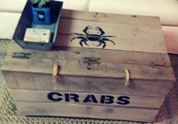 1001pallets.com-pallet-chest-coffee-table-with-printed-crab-04