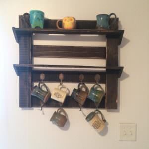 1001pallets.com-coffee-cup-holder