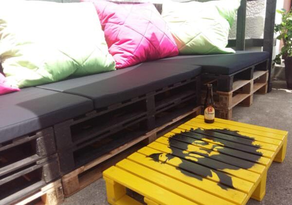 1001pallets.com-corner-seating-and-coffee-table1